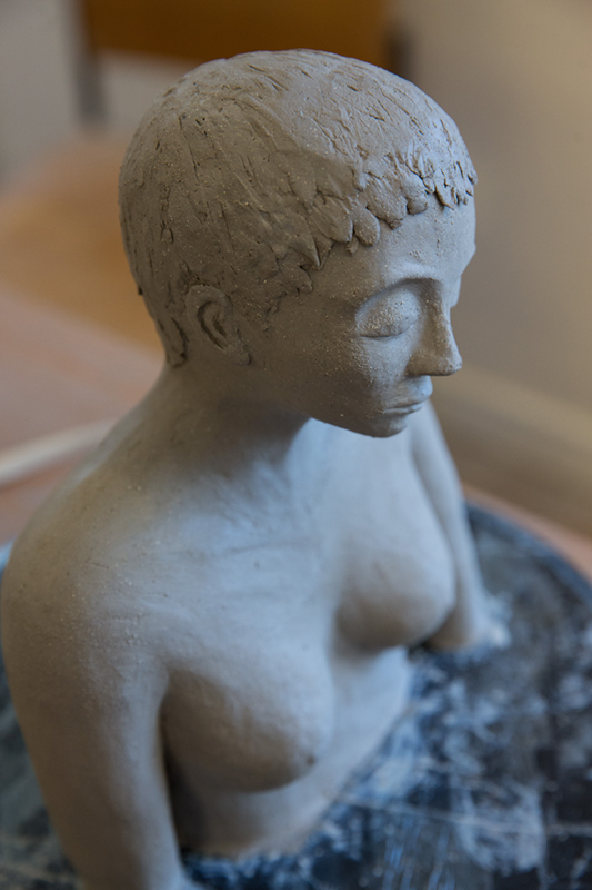 Sculpture buste de femme en terre